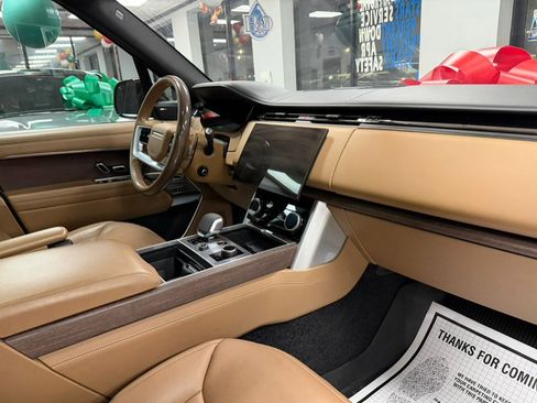 Used 2023 Land Rover Range Rover Long Wheelbase SE image 46