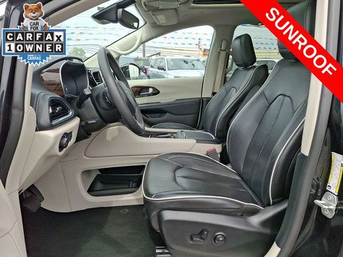 Used 2024 Chrysler Pacifica Limited FWD image 14