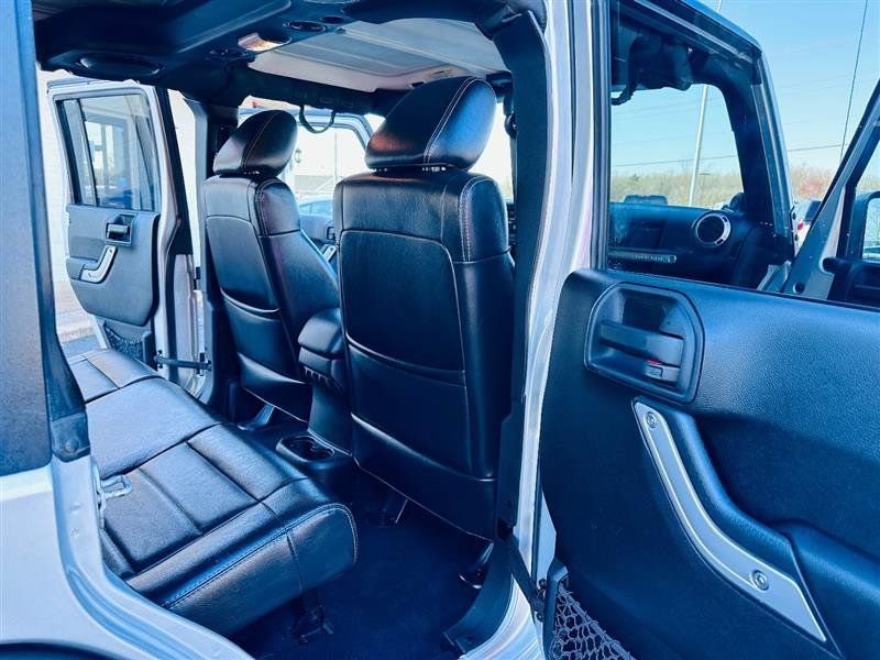 Used 2012 Jeep Wrangler Unlimited Rubicon w/ Max Tow Pkg AWD/4WD image 13