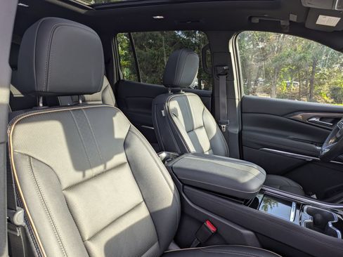 Certified 2025 Chevrolet Traverse High Country w/ LPO, Floor Liner Package AWD/4WD image 19