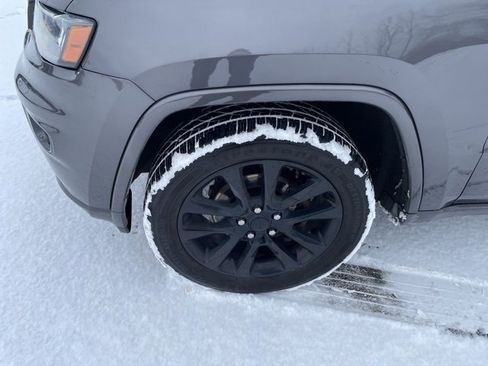 Used 2018 Jeep Grand Cherokee Altitude image 26