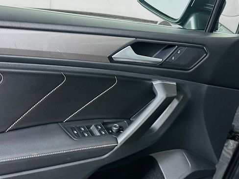 Used 2022 Volkswagen Tiguan SE image 15