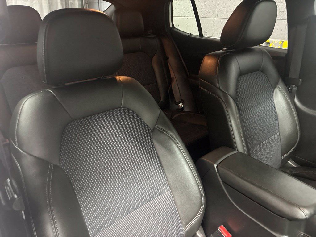 Used 2024 Buick Envista Preferred w/ Convenience I Package FWD image 9