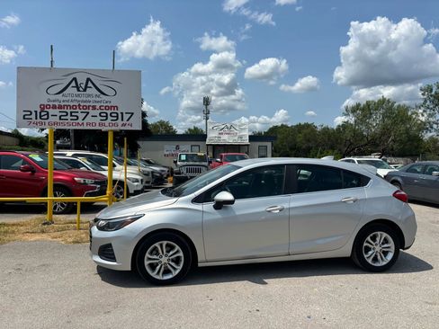 Used 2019 Chevrolet Cruze LT FWD image 3