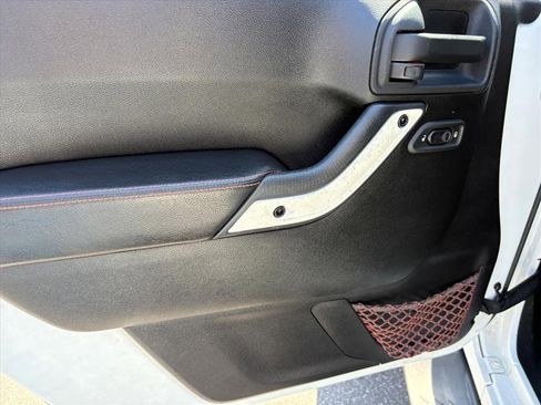 Used 2012 Jeep Wrangler Sahara image 20