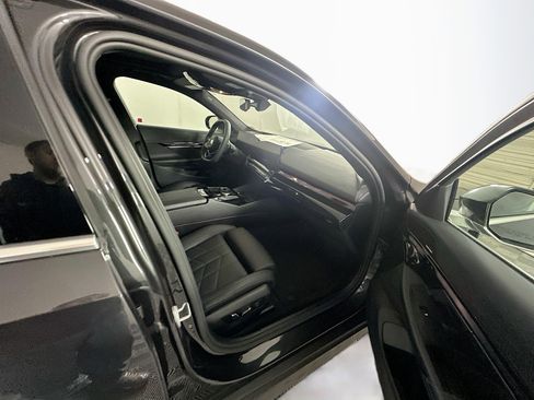 Used 2025 BMW 540i xDrive 540i xDrive w/ Premium Package image 32