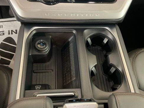 Used 2025 Ford Expedition Active image 22