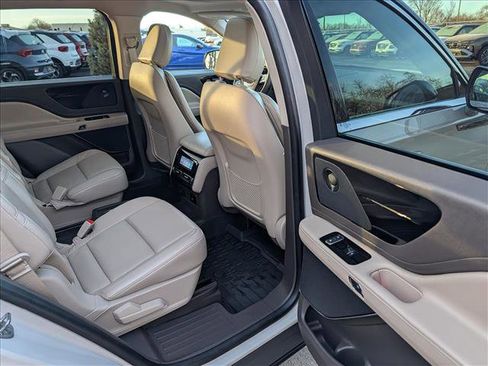 Certified 2023 Lincoln Aviator Reserve w/ Equipment Group 201A image 17
