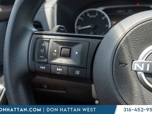 Used 2023 Nissan Rogue SV FWD image 12