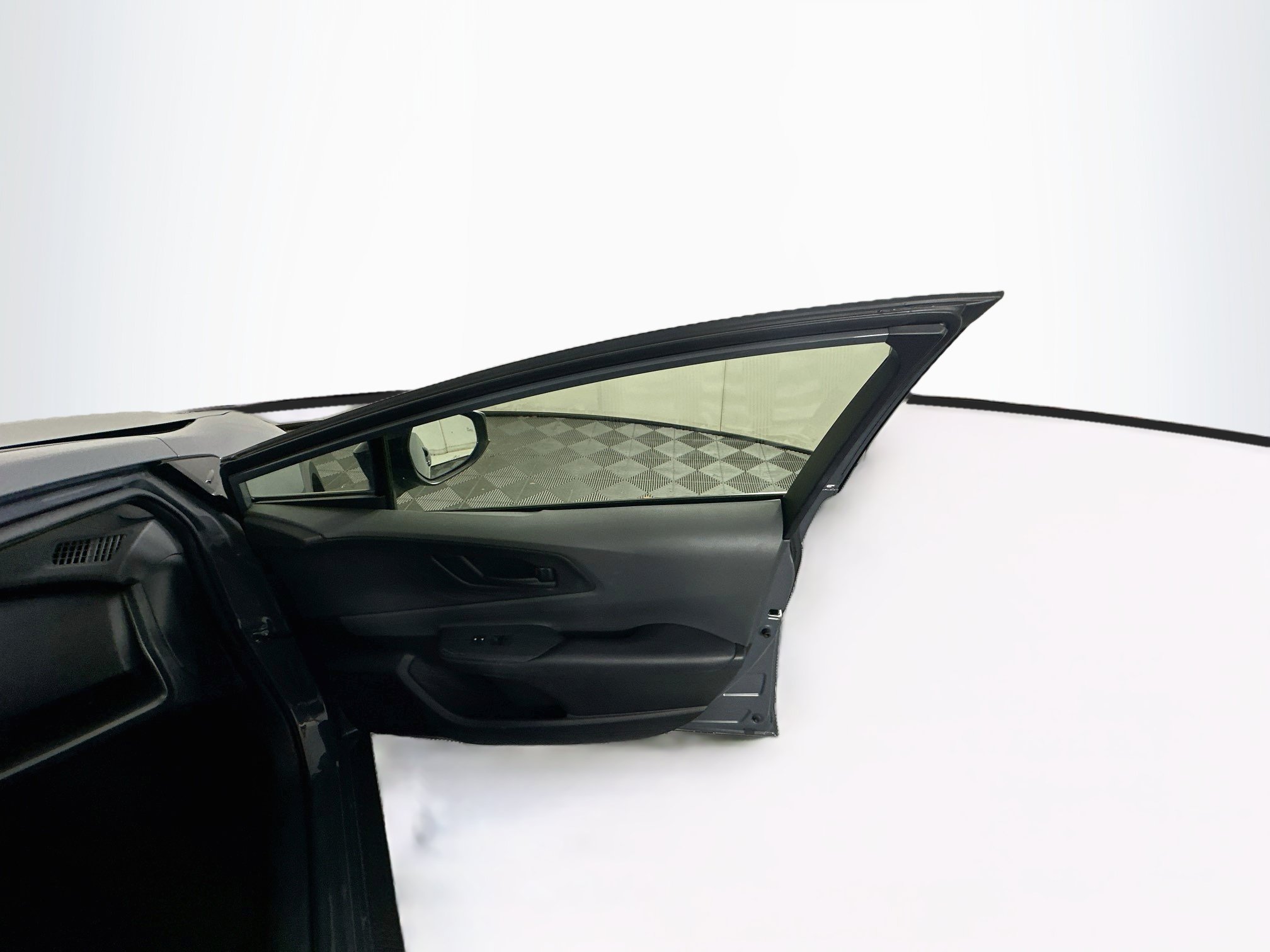 Used 2025 Toyota Prius LE FWD image 31