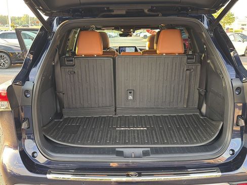 Used 2021 Toyota Highlander Platinum AWD/4WD image 37
