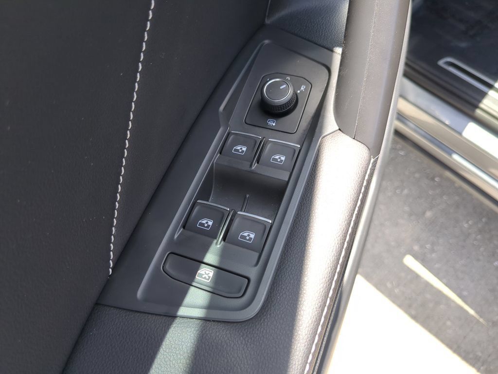 Certified 2024 Volkswagen Tiguan SE R-Line FWD image 18