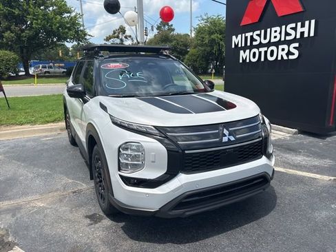 New 2025 Mitsubishi Outlander SE image 1