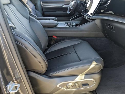 Used 2024 Jeep Wagoneer Series III w/ Rear Seat Video Group 1 image 17