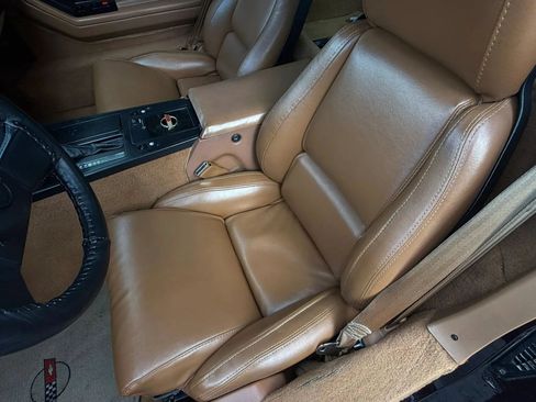 Used 1988 Chevrolet Corvette Coupe RWD image 11