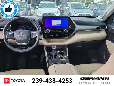 Used 2023 Toyota Highlander Limited FWD image 18