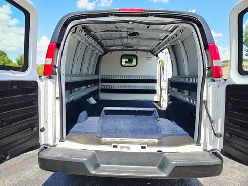 Used 2019 Chevrolet Express 2500 RWD image 16
