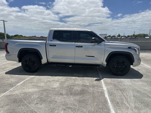Used 2022 Toyota Tundra SR5 w/ SR5 Convenience Package AWD/4WD image 33