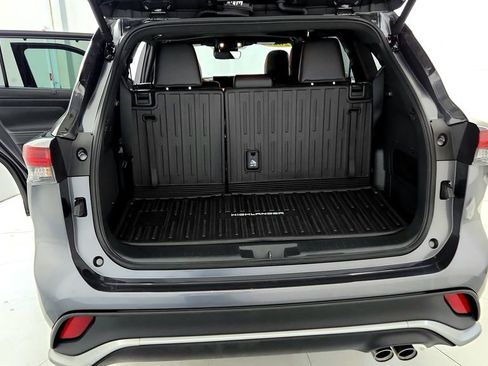 Used 2025 Toyota Highlander XSE AWD/4WD image 23