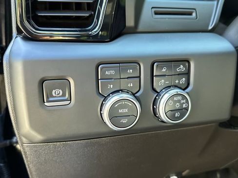 Used 2024 GMC Sierra 1500 AT4 w/ AT4 Premium Package AWD/4WD image 27