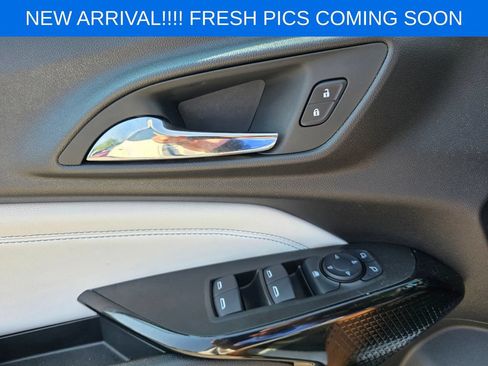 Used 2025 Chevrolet Trax LT FWD image 9