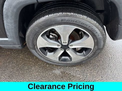 Used 2018 Jeep Compass Latitude FWD image 42
