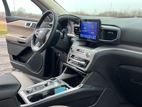 Used 2023 Ford Explorer XLT w/ Equipment Group 202A image 27