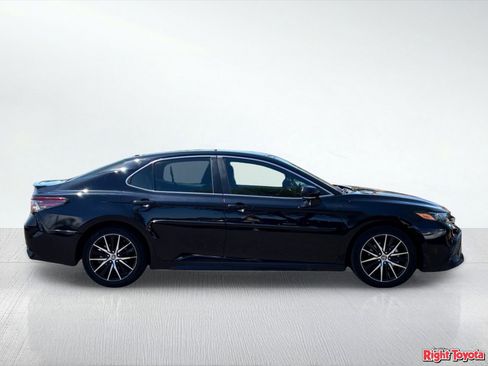 Used 2023 Toyota Camry SE FWD image 5