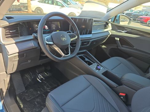 New 2026 Volkswagen Tiguan SE image 16