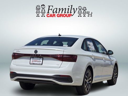 New 2027 Volkswagen Jetta SE FWD image 4