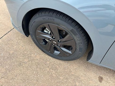 Used 2022 Hyundai Elantra Blue image 21