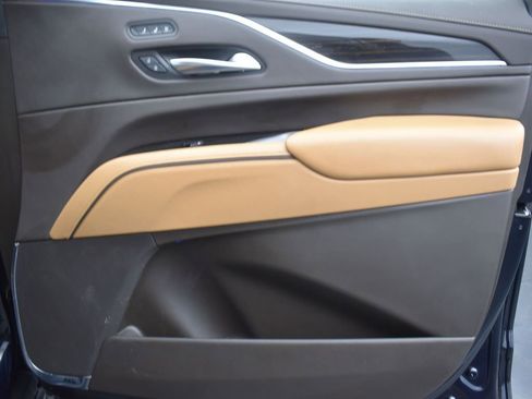 Used 2023 Cadillac Escalade Premium Luxury image 36