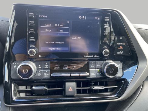 Used 2022 Toyota Highlander XLE AWD/4WD image 17