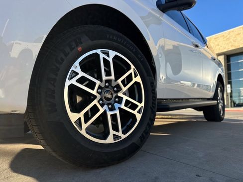 New 2025 Ford Expedition Active image 50