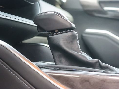 Used 2024 Toyota Highlander Platinum image 22