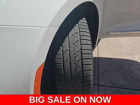 Used 2023 Chrysler Pacifica Limited FWD image 37