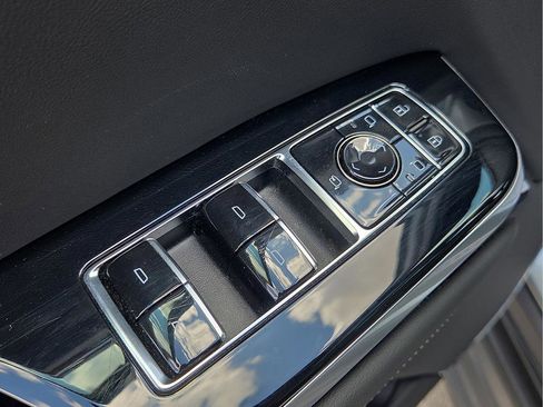 Used 2025 Cadillac Escalade Premium Luxury AWD/4WD image 11