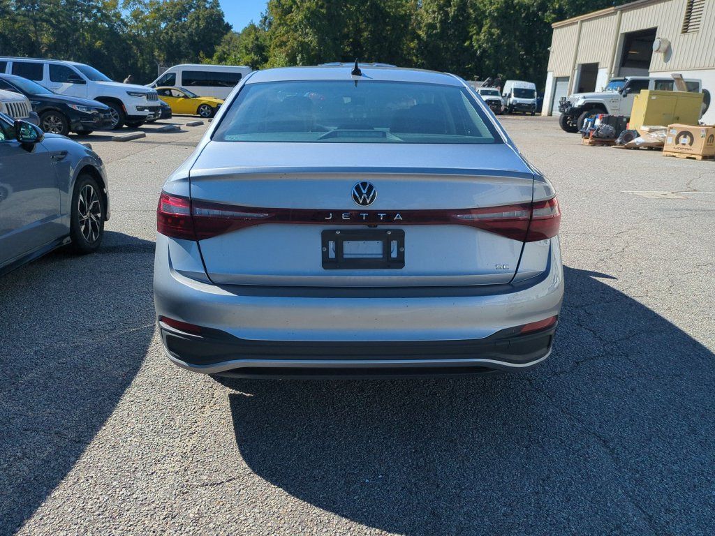 Used 2025 Volkswagen Jetta SE FWD image 3