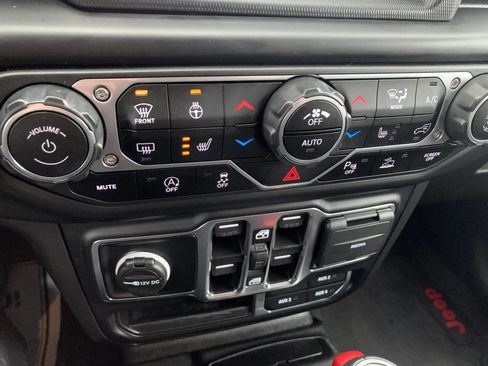 Used 2023 Jeep Wrangler Unlimited Sahara w/ LED Lighting Group image 19