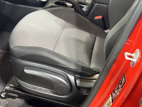 Used 2021 Kia Soul LX image 14