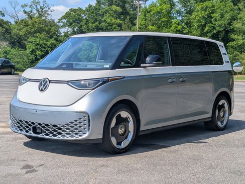 Used 2025 Volkswagen ID. Buzz Pro S Plus RWD image 5