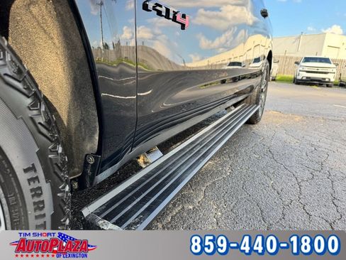 Used 2024 GMC Yukon XL AT4 w/ AT4 Premium Plus Package AWD/4WD image 19