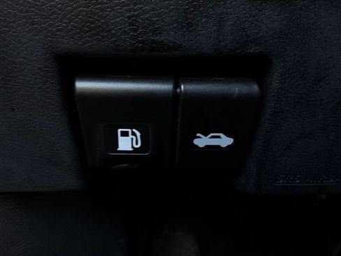 Used 2025 Nissan Versa SV w/ Trunk Package FWD image 23