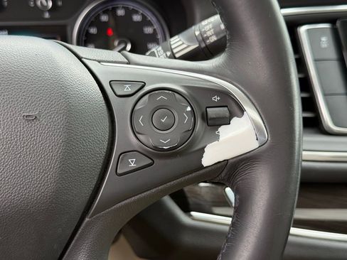 Used 2019 Buick Enclave Essence FWD image 36