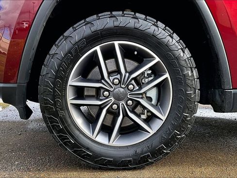 Used 2022 Jeep Grand Cherokee Limited image 12