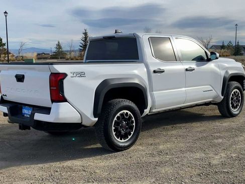 Used 2024 Toyota Tacoma TRD Off-Road image 8