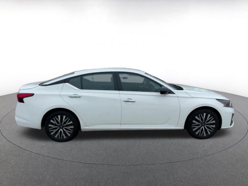 Used 2025 Nissan Altima 2.5 SV image 16