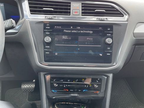 Used 2022 Volkswagen Tiguan SE image 8