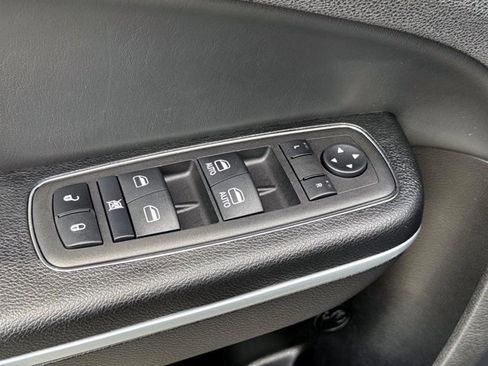 Used 2023 Chrysler 300 S w/ Comfort Group image 17