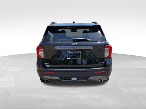 Used 2023 Ford Explorer XLT w/ Equipment Group 202A AWD/4WD image 5